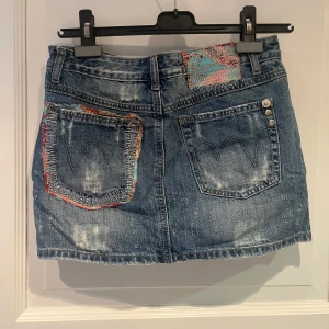 Snyggaste vintage-kjolen - Sååå fin jeanskjol som är köpt vintage i Spanien men snygga detaljer. 