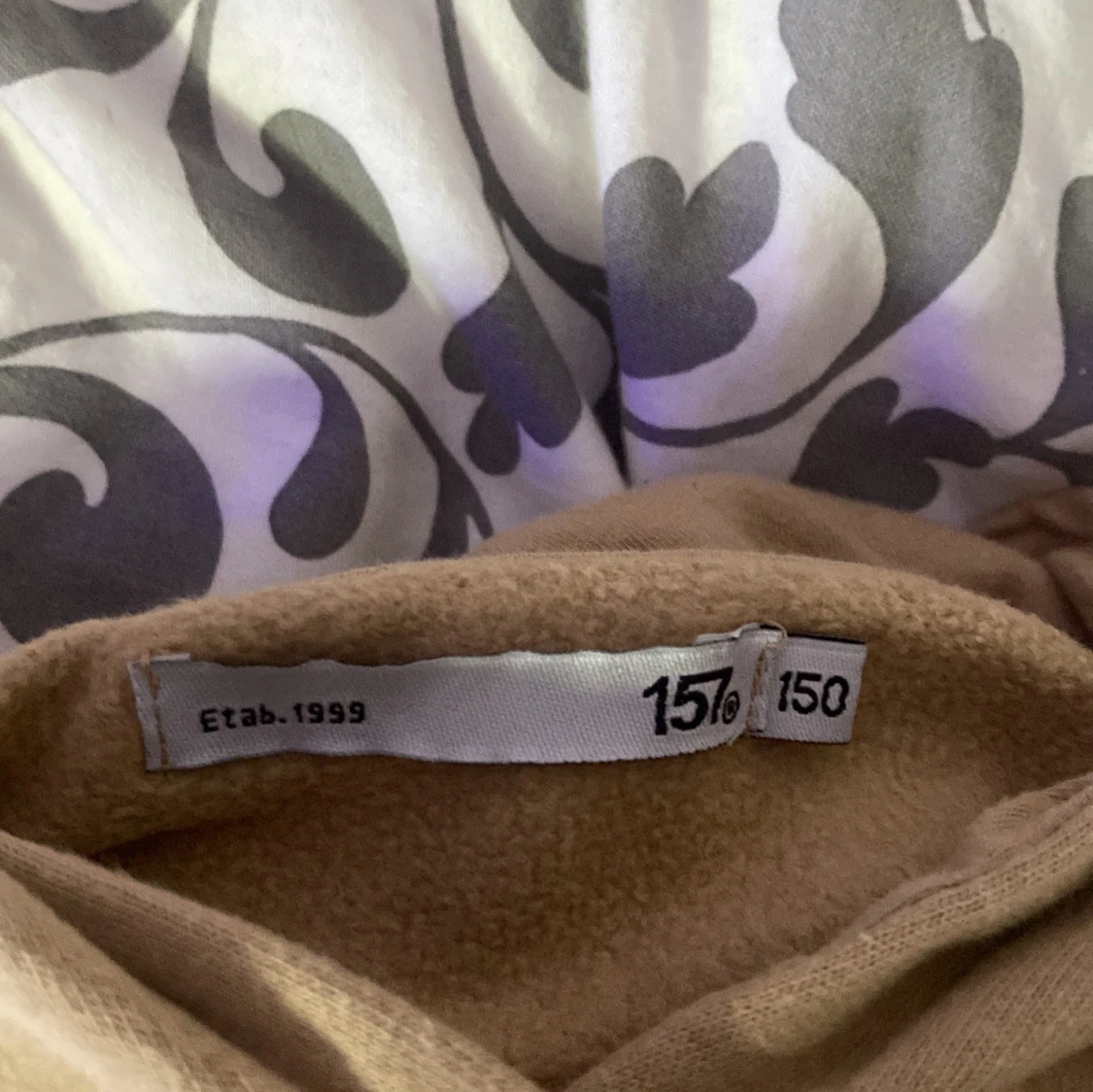 Beige hoodie med magficka - 2