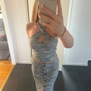 Stickat set kjol topp - Säljer detta set i väldigt bra skick från Gina tricot 