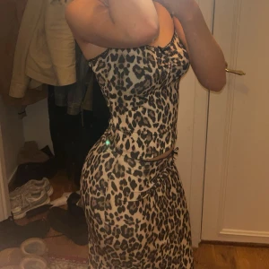 Leopardmönstrat set från Gina Tricot - fint skick, använt 1 eller 2 gånger