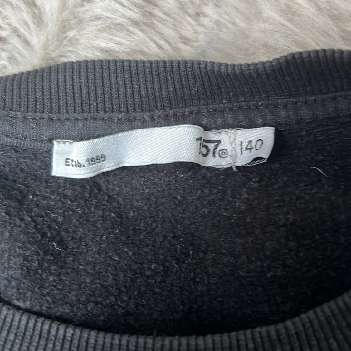 Svart sweatshirt från 157 - 2
