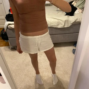 Gammel rosa top från ginatricot  - En mörk rosa top från Gina Tricot ny skick då den inte har kommit till andvändning.