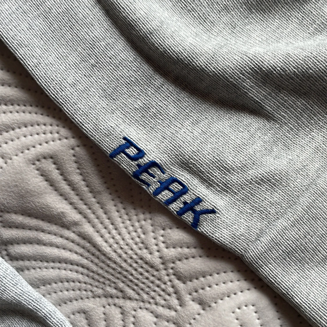 Grå halvzip tröja från Peak Performance - 1