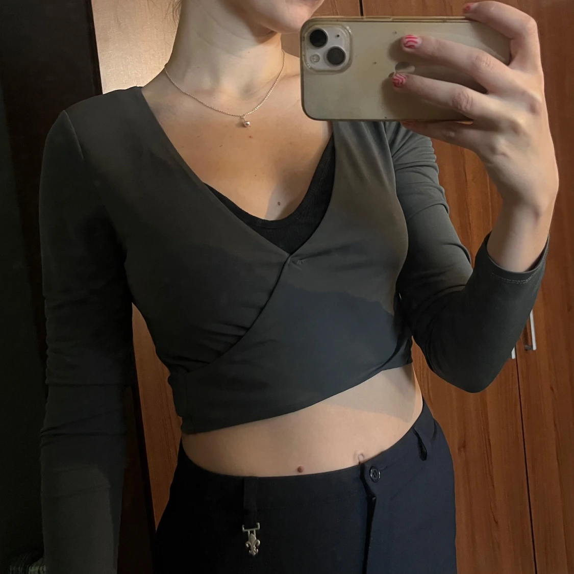 Mörkgrön omlottopp från Gina Tricot