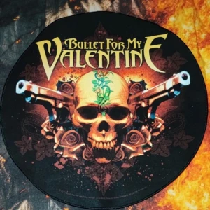 Backpatch Bullet For My Valentine  - En backpatch som ej har använts eller sytts på. Helt enkelt oanvänd och har ej defekter dessutom. 28 diameter  Har man fler frågor eller funderingar får man gärna höra av sig!