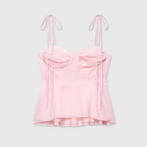 Rosa topp - Säljer nu denna jättefina rosa toppen. Köpte den här på Plick och den har inget märke i sig men säljer nu pga att den ej passade mig storlek S och säljer billigt då jag måste rensa min garderob 