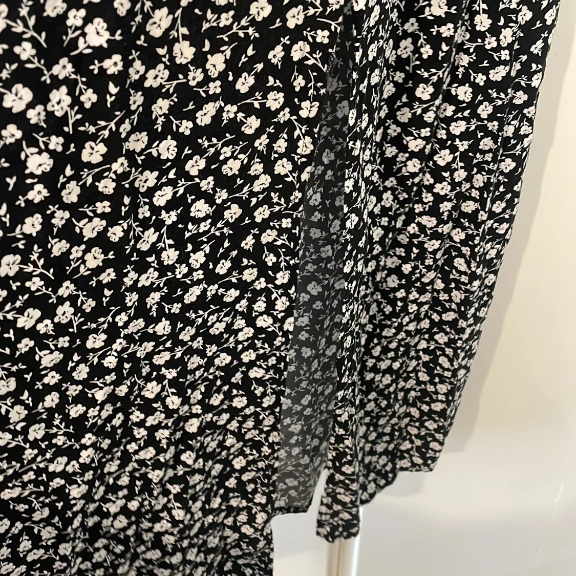 Svart blommig långklänning från Amis - 2