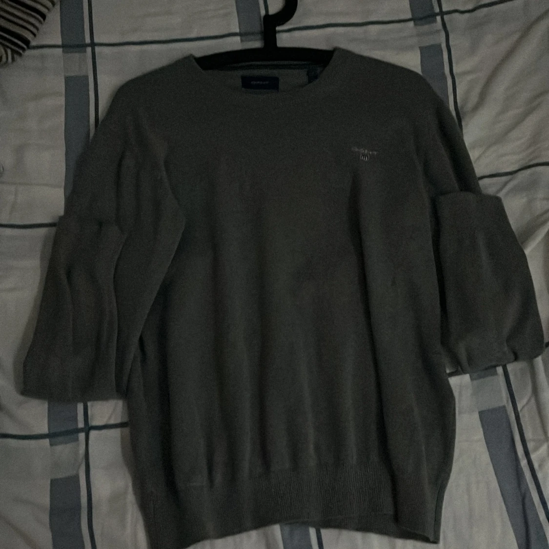 Grå stickad tröja från GANT OBS köparen står för frakt