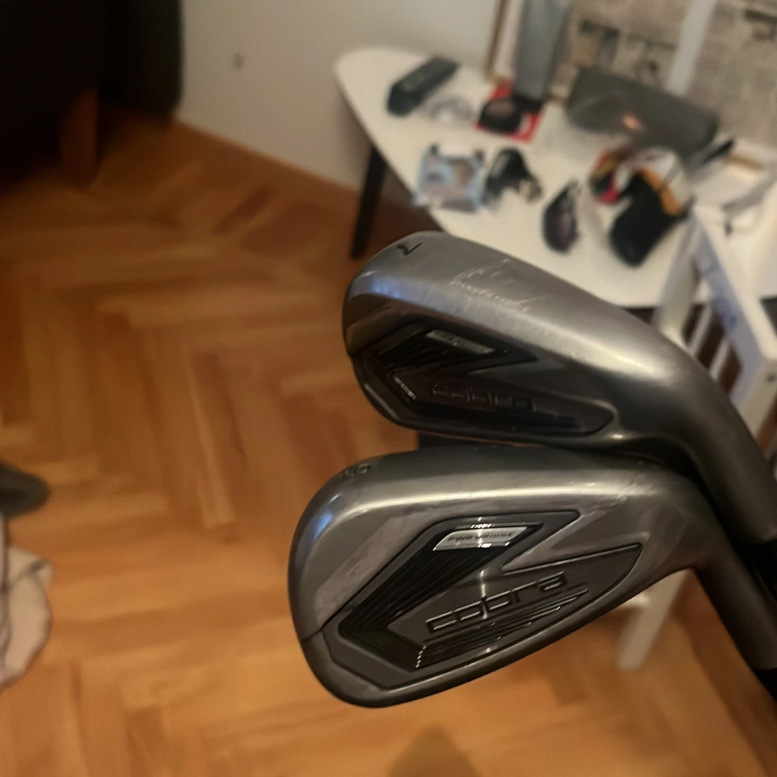 Röd och vit golfbag från Cobra - 2