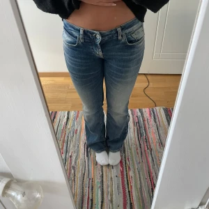Ltb Jeans - Jag säljer mina blå Ltb jeans pågrund av att dom inte används. Använda fåtal gånger utan några skador💗storlek 24/30, köptes för 1095kr. Kan tänka mig sänka priset vid snabbt köp