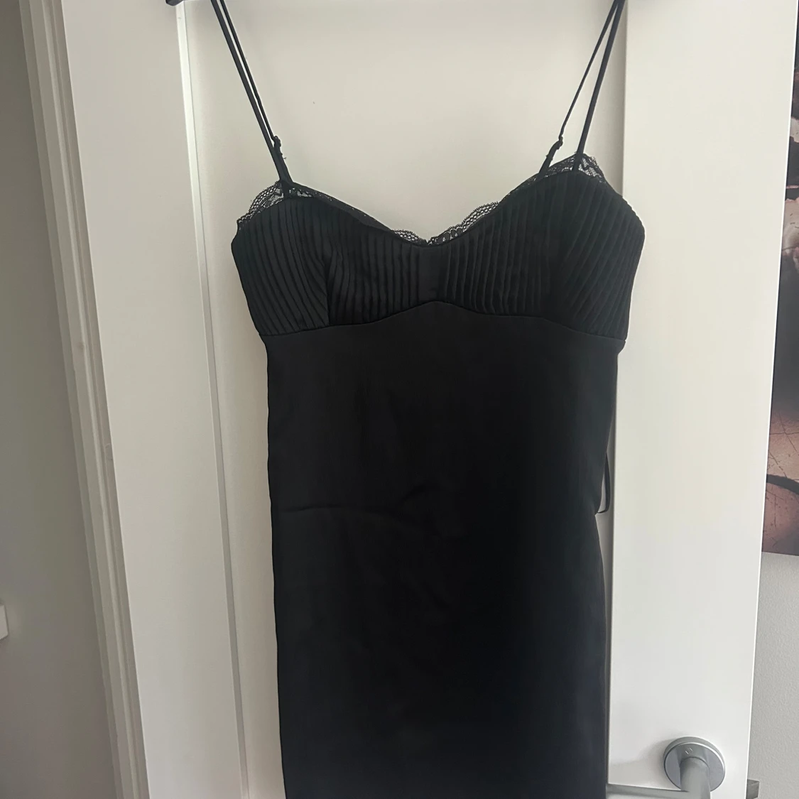 Svart spetsklänning