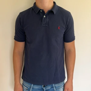 Ralph Lauren piké  - Ralph Lauren | Bra skick | Size - L | Nypris 1600 mitt pris 499 | Hör av dig vid minsta fråga eller fundering📩 