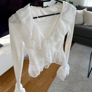 Volang blus  - Jätte fin blus med volanger. 