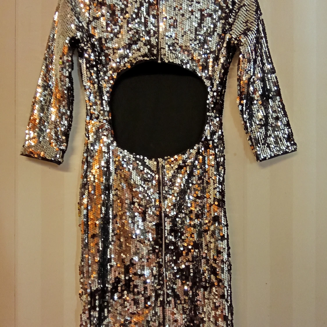 Glittrig silverklänning från Bik Bok, M - 3