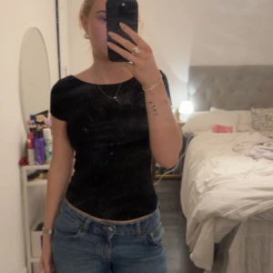 T-shirt - Säljer denna tröja ifrån ginatricot 😊