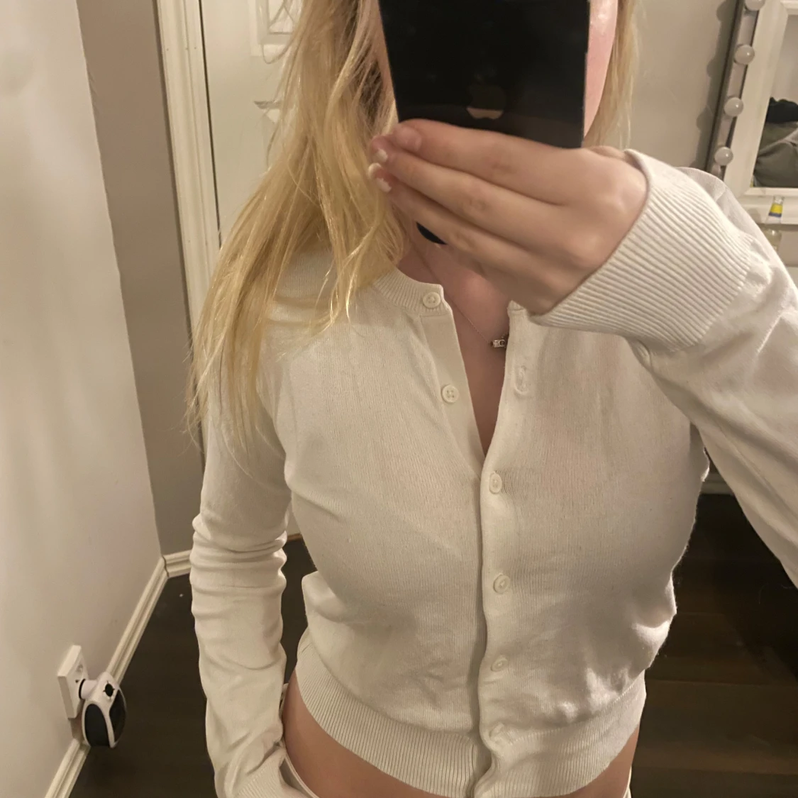 Vit kofta med knappar - 1