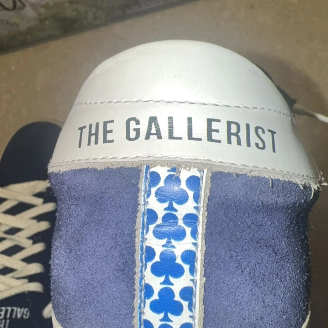 Blå sneakers från The Gallerist - 2