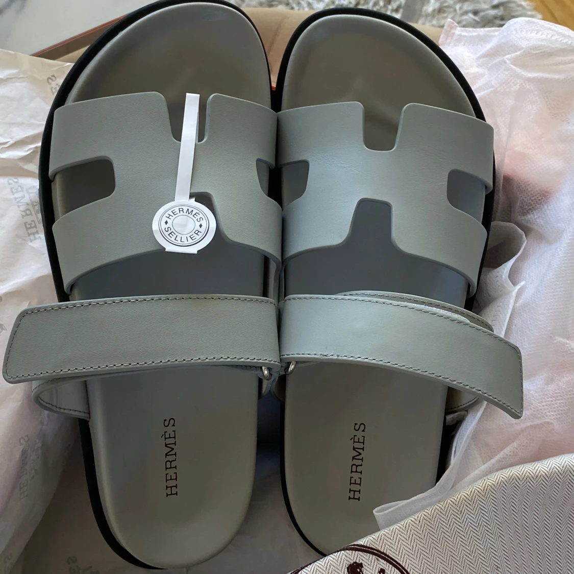 Grå remsandaler  - 1