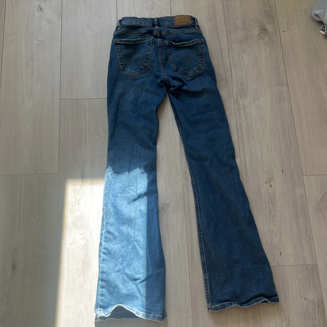 Blå bootcut jeans - 1