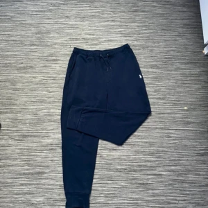 Ralph Lauren Sweatpants - Säljer mina Ralph Lauren Sweatpants då de inte längre passar. | Storlek M | Köpta för 800 | Knappt använda.  ❗️Tveka inte på att skriva vid intresse