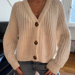 Såå fin stickad kofta!! - Såå fin 