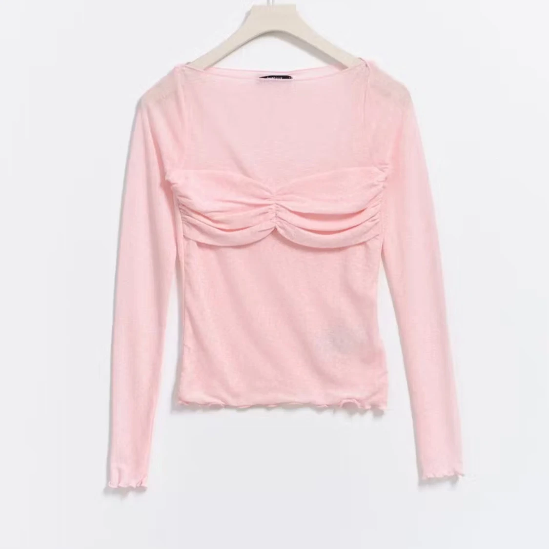 Rosa långärmad topp med rynkdetalj