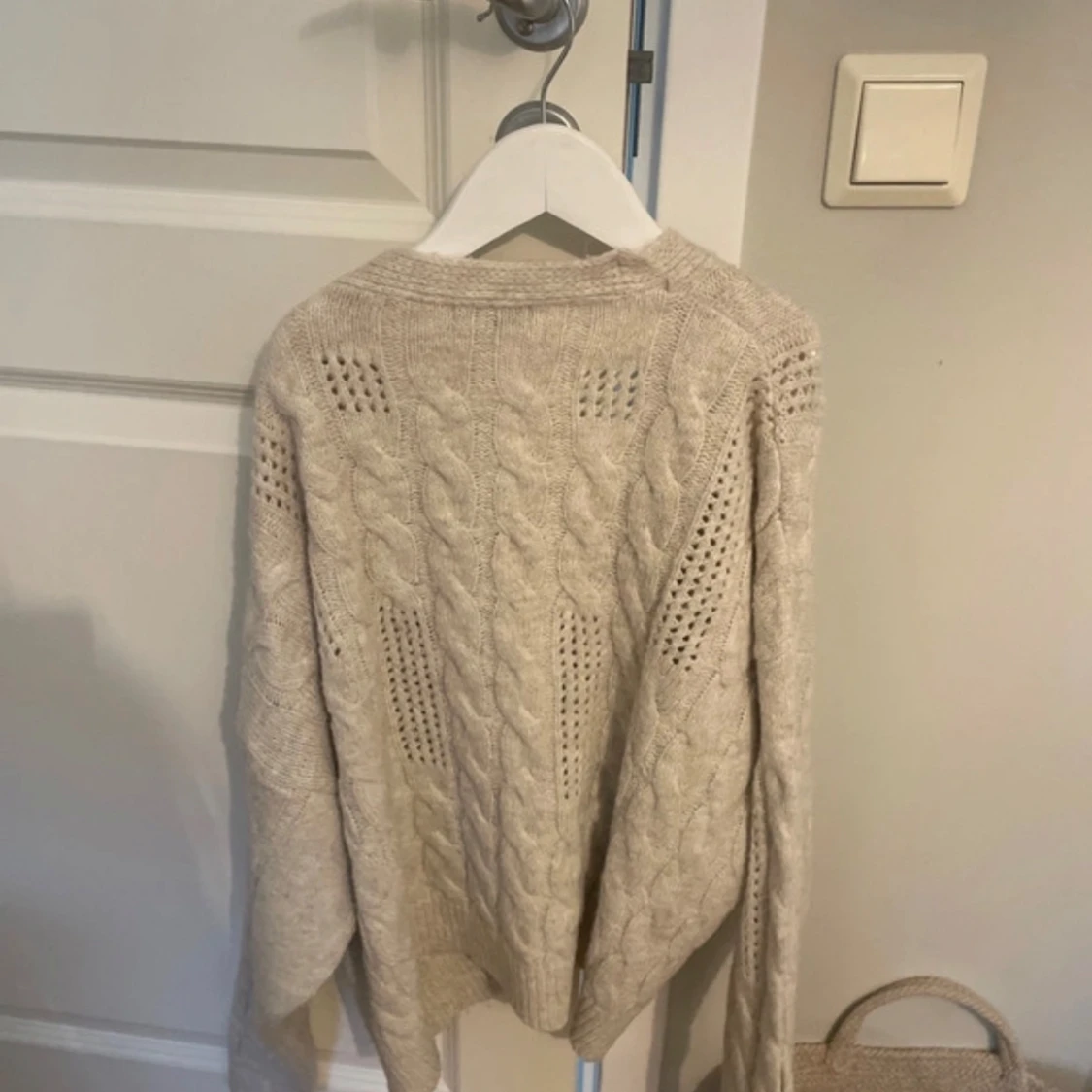 Beige stickad kofta  - 2