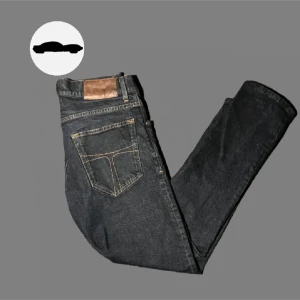 Tiger of Sweden jeans - Ett par riktigt snygga Tiger of Sweden jeans i mörkblå färg. Modell: Pistolero. Storlek: 31/32. Skick: 9/10. Pris: 399. Skriv gärna om ni har frågor eller vill ha några bilder!