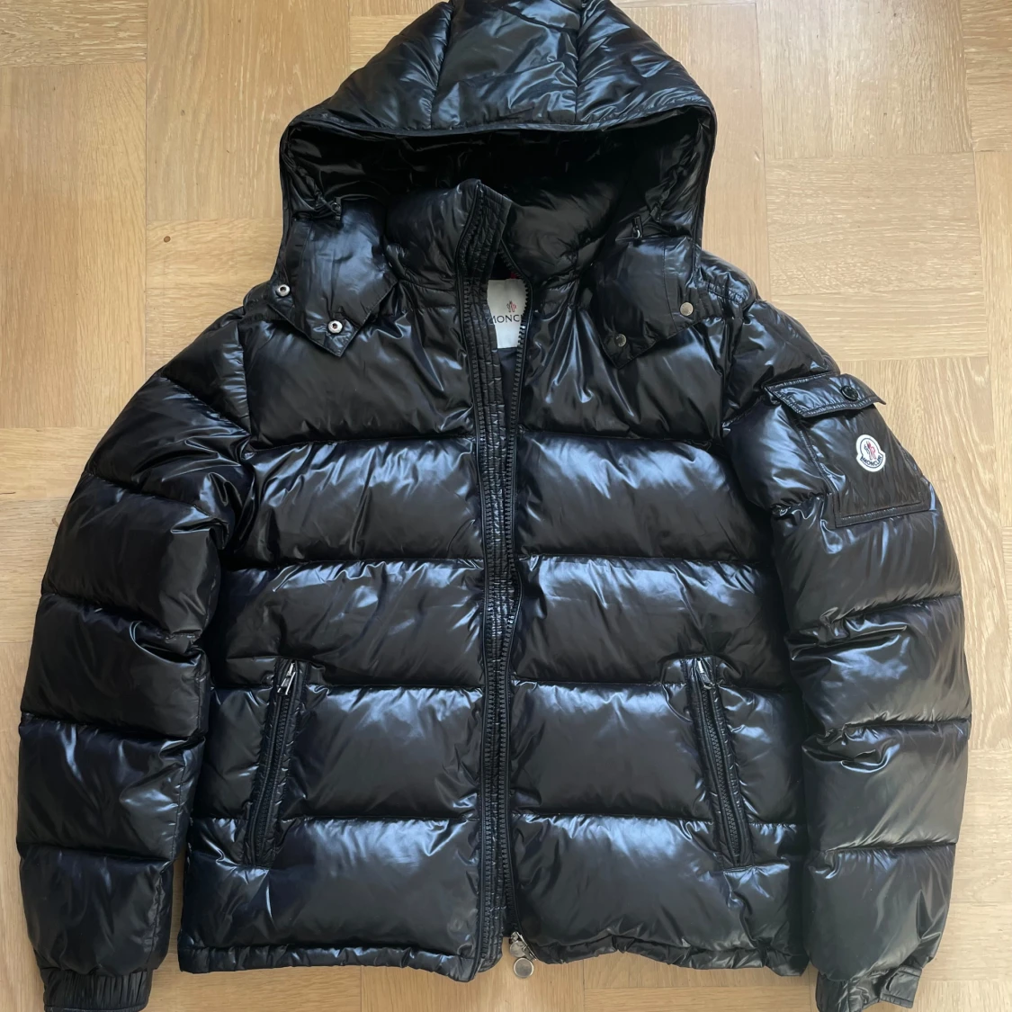 Svart äkta Moncler-dunjacka  - 93