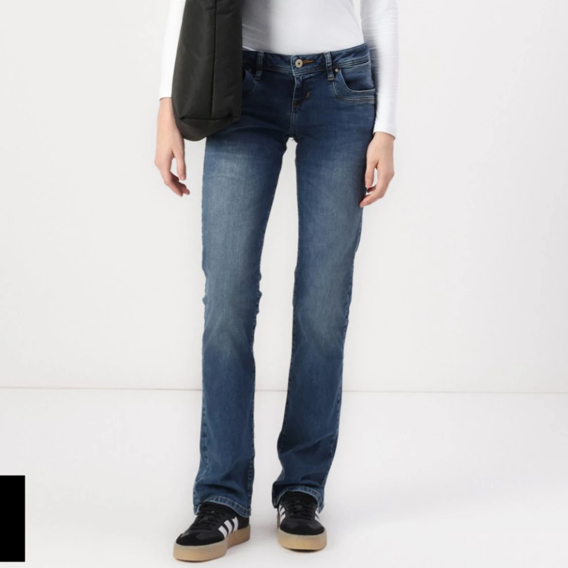 Lågmidjade blå LTB jeans, modell Valerie