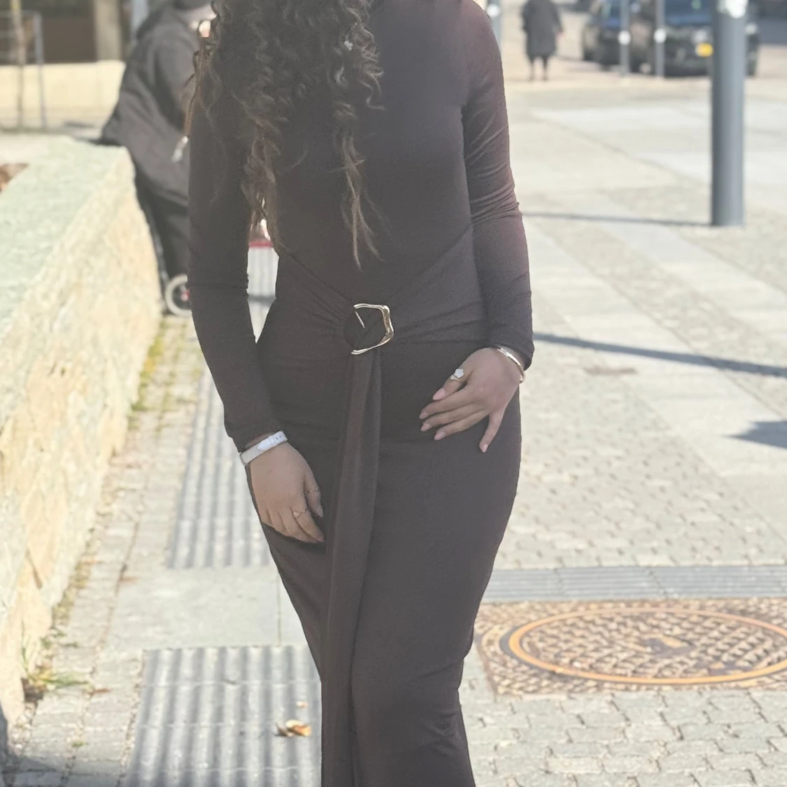 Brun långklänning med bälte - 1