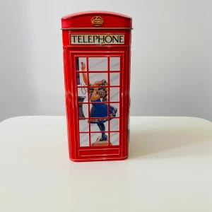 Plåtburk  - Röd plåtburk 