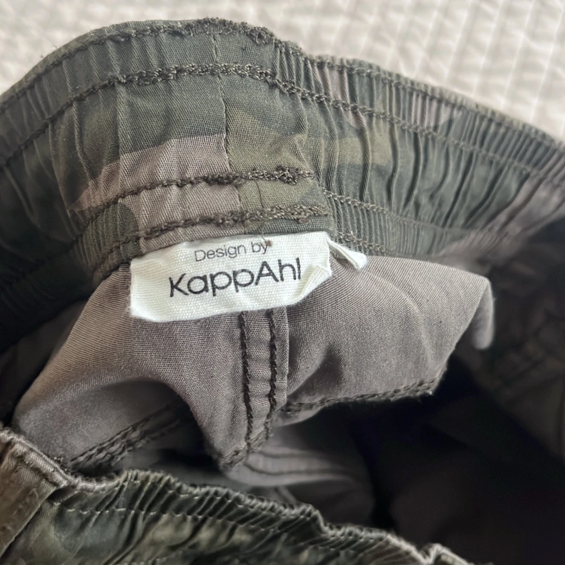 Cargobyxor i camo från KappAhl - 1