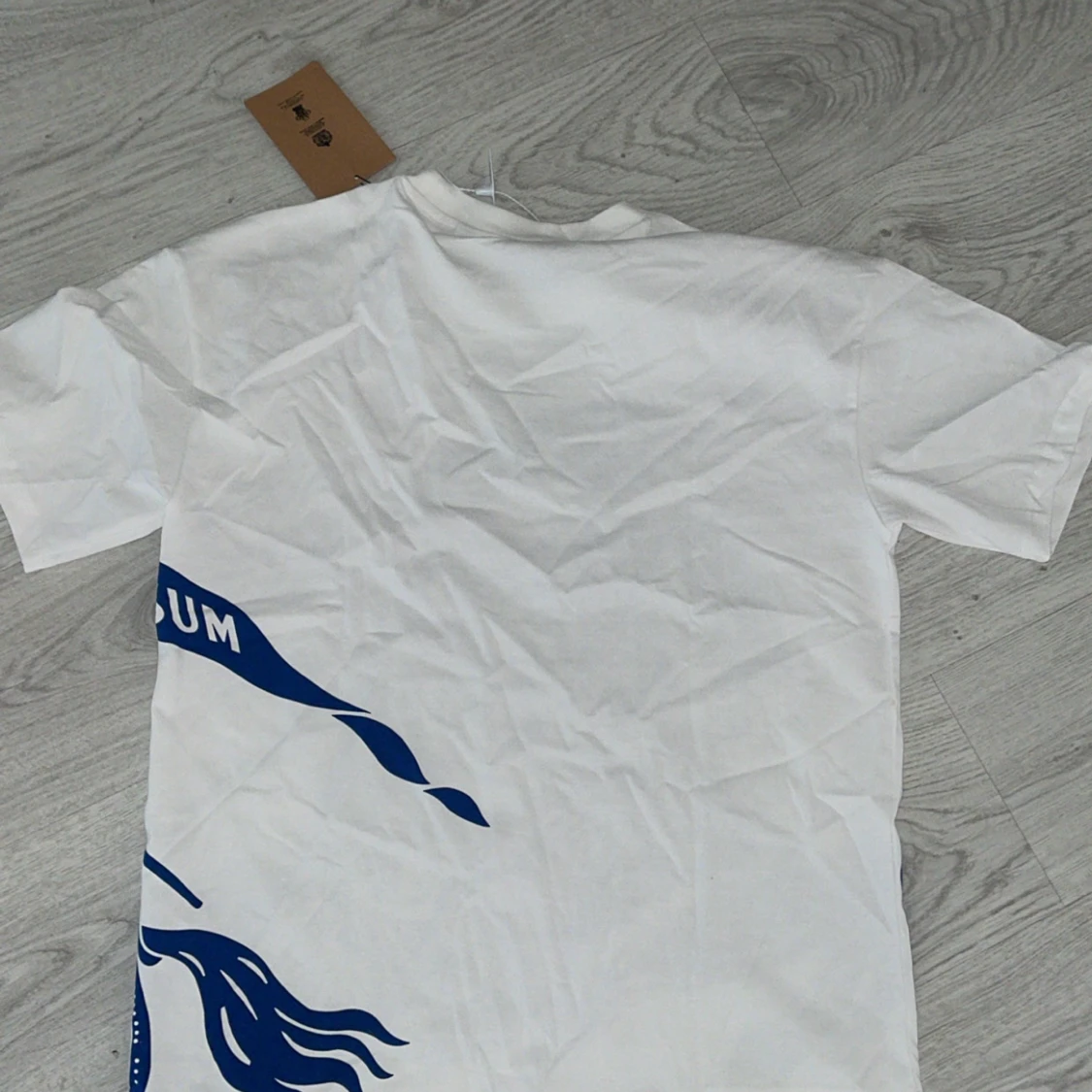 Vit Burberry t-shirt med blått tryck - 1