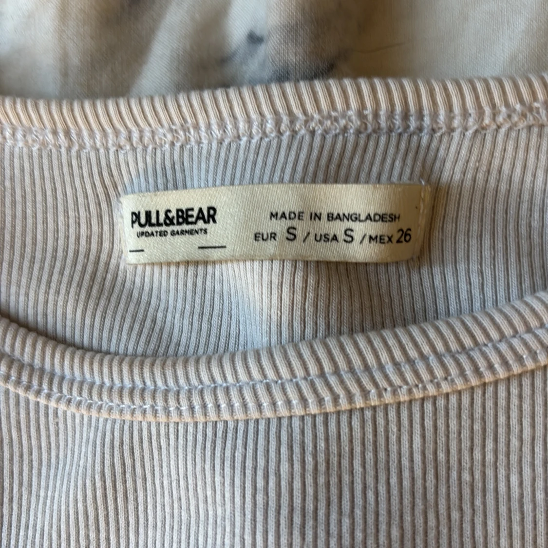 Ljusbeige tunn ribbad tröja Pull&Bear - 1