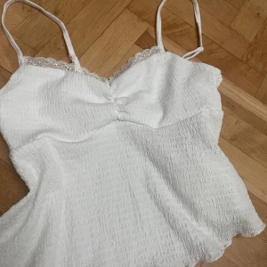 2st fina toppar🤍 - Helt nya! Likadana fast olika färger🤍