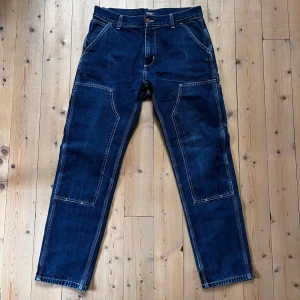 Carhartt ruck double knee pant - Carhartt ruck double knee pant. Mycket fina! Storlek 30x32 Observera att det är den smalare varianten.