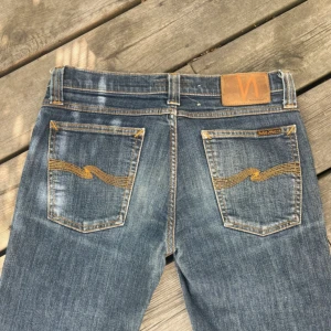 Nudie Jeans - Nudie Jeans i extremt bra skick utan skador eller defekter. Hör av er vid funderingar frågor eller funderingar!! Strl 29/34