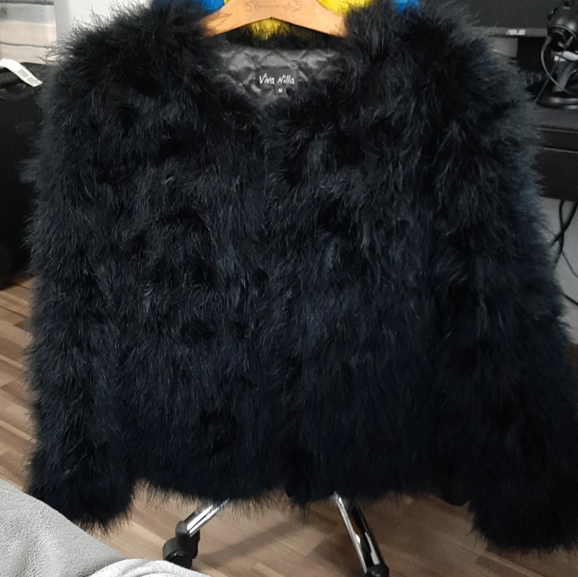 Svart fjäderjacka från Viva Nilla