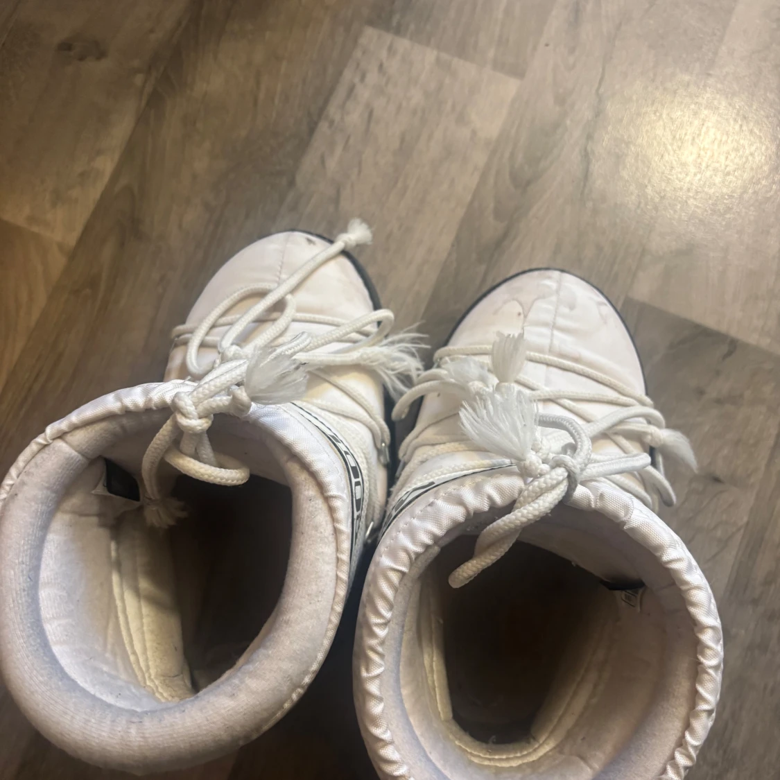 Vita Moon Boots med svart sula - 3