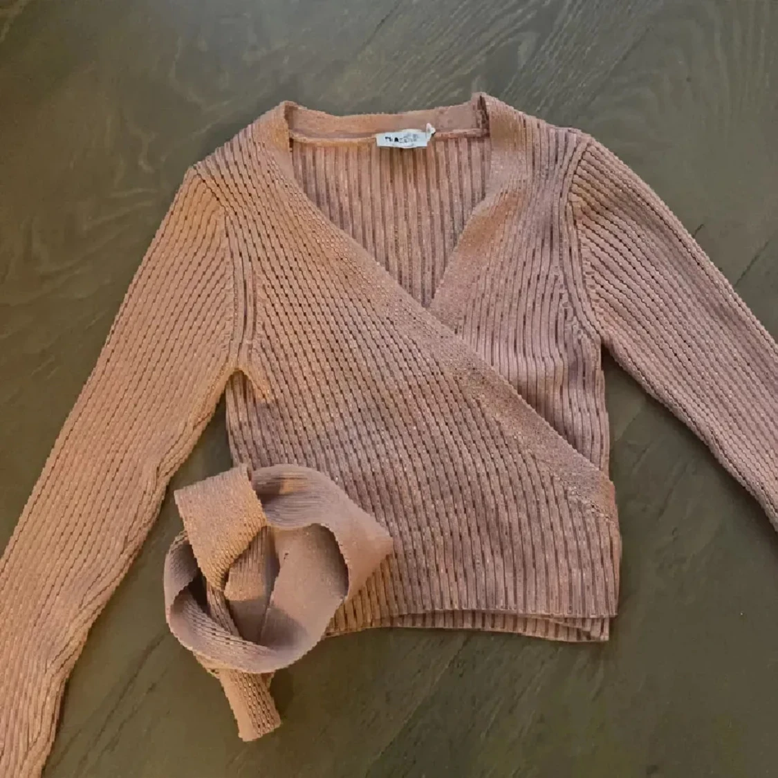 Ribbad omlottkofta i ljusrosa från NA-KD - 1