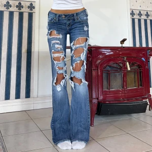 Lågmidjade jeans - Låga vintage jeans med hål 💕bootcut från ”Silver jeans”💕 midjemått 78cm & innerben 83cm💕 jag är 165