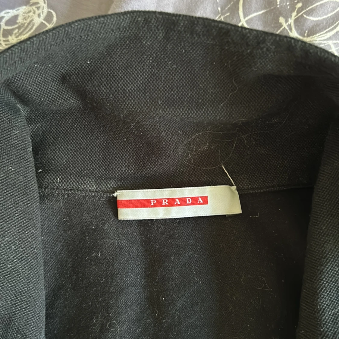 Svart kortärmad t-shirt från Prada - 1