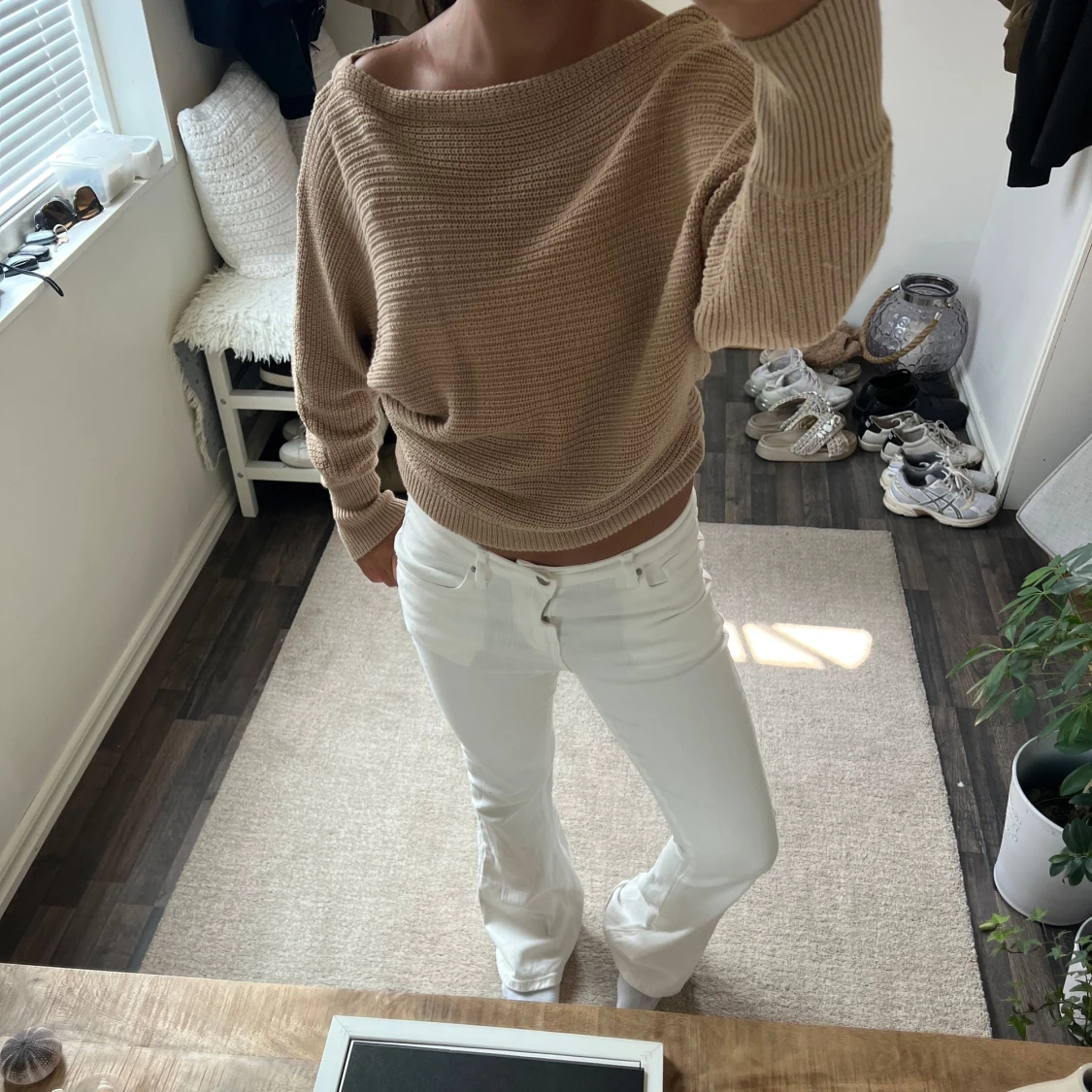 Beige stickad croppad tröja - 1