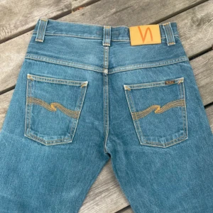 Nudie Jeans - Nudie Jeans i extremt bra skick utan skador eller defekter. Hör av er vid funderingar frågor eller funderingar!! Strl 29/32