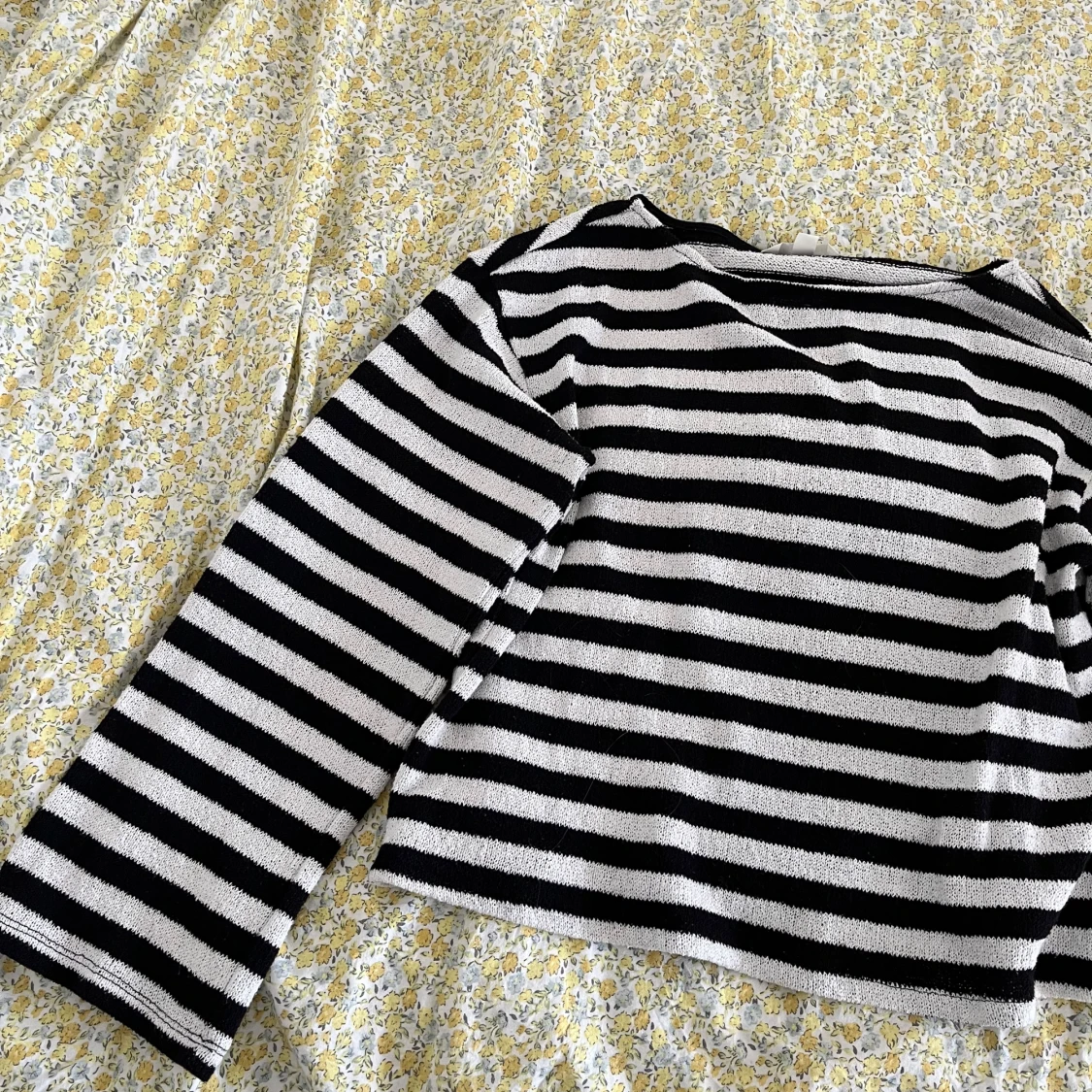 Svartvit randig stickad tröja - 3