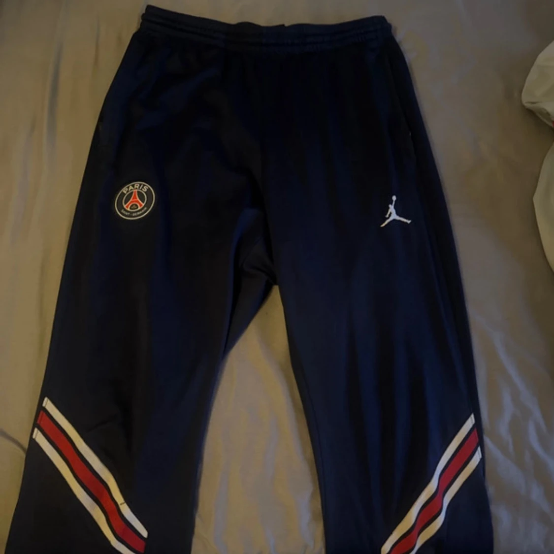 Grå PSG x Jordan vindkofta med huva - 3