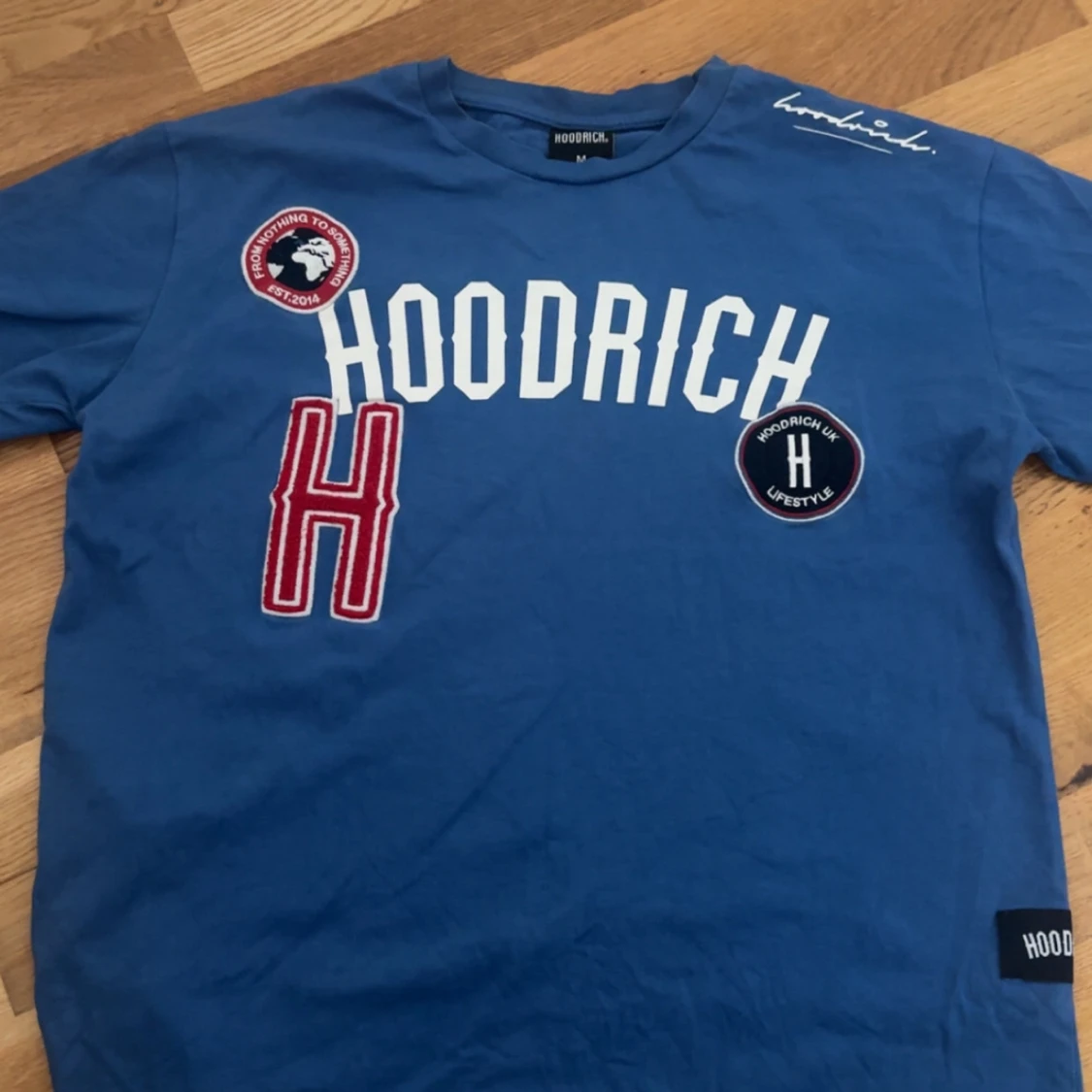 Blå t-shirt från Hoodrich med tryck