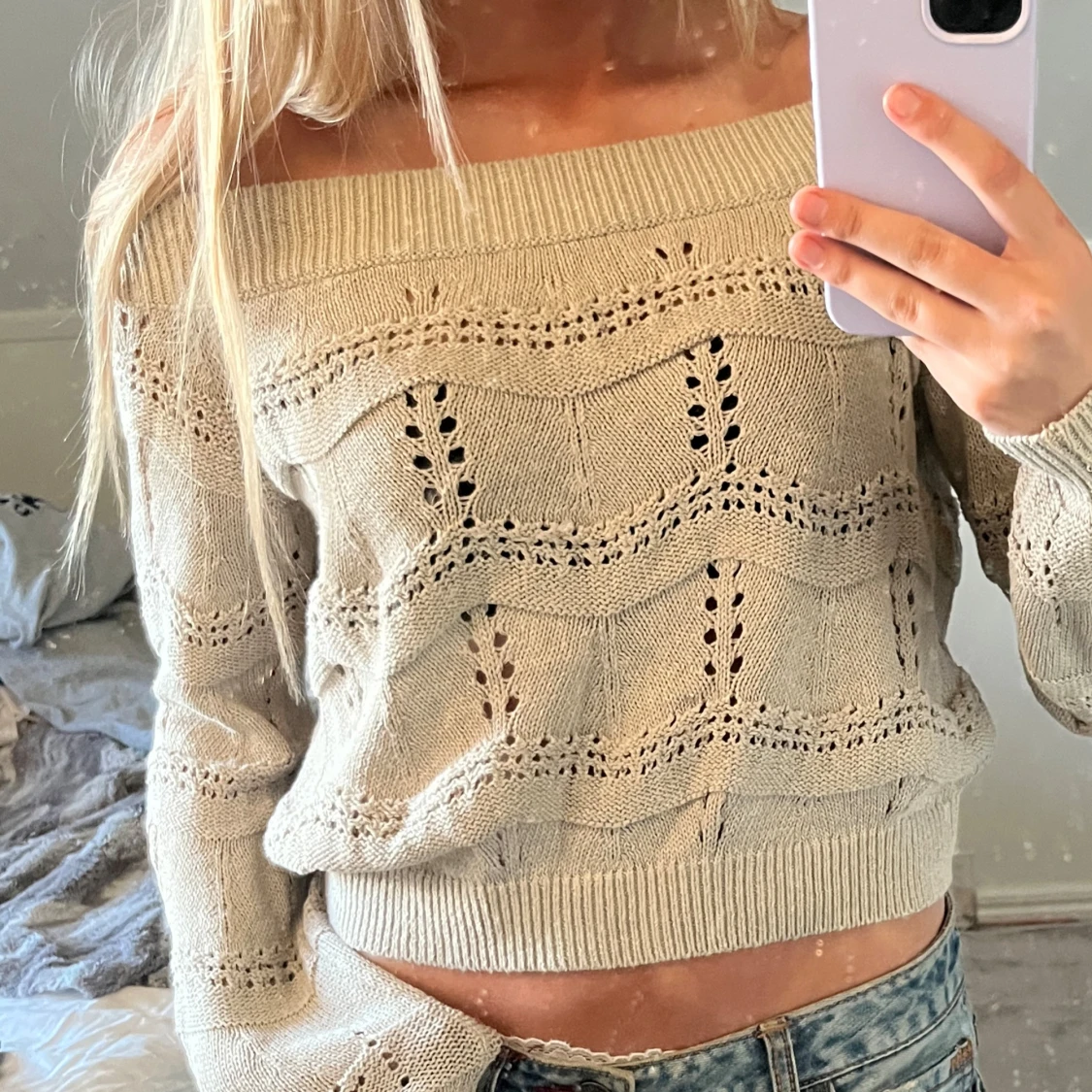 Beige stickad offshouldertröja från ONLY