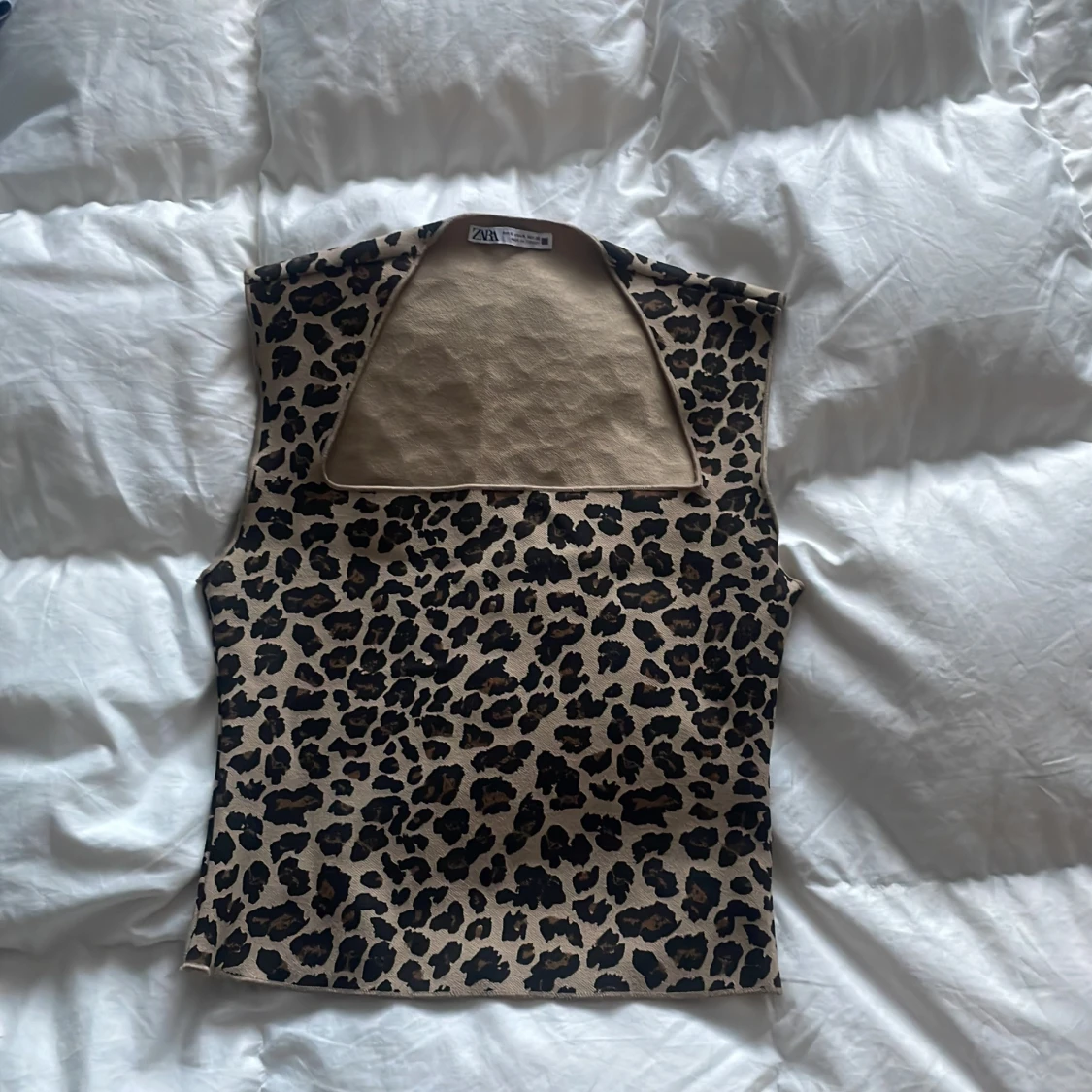 Leopardmönstrad halterneck topp från Zara